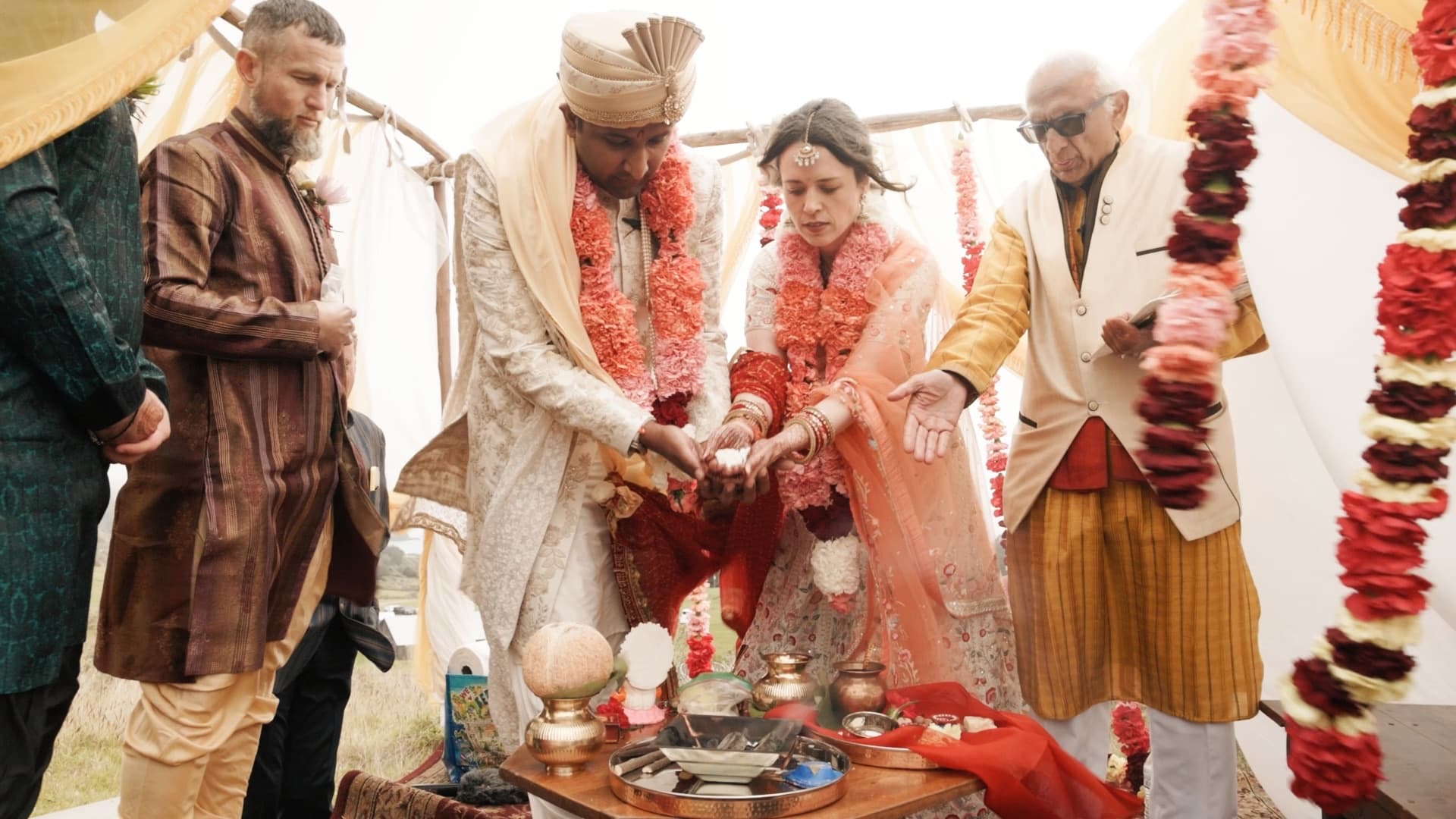 Jaqueline + Parik - Photo 2